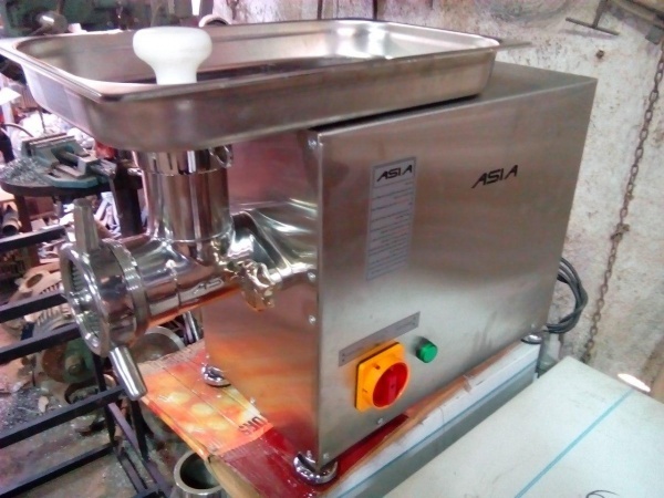 چرخ گوشت صنعتی ۳۲ متحرک گیربکسی رومیزی